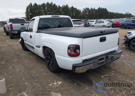 2000 Chevrolet Silverado 1500 Ls z USA, uszkodzony, nr VIN 1GCEC14T2YZ113267